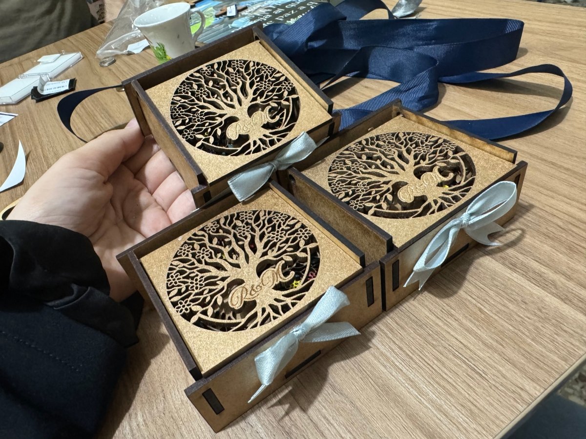 Boda souvenir cajas en madera con iniciales - Felt Craft RD