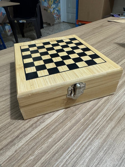 Caja ajedrez con tope tablero y set de vino - Felt Craft RD