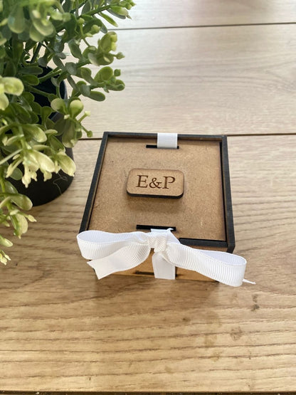 Caja con anillo para prpuesta de matrimonio personalizada de madera - Felt Craft RD