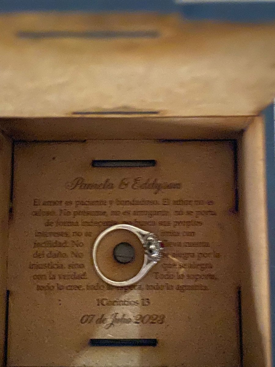 Caja con anillo para prpuesta de matrimonio personalizada de madera - Felt Craft RD