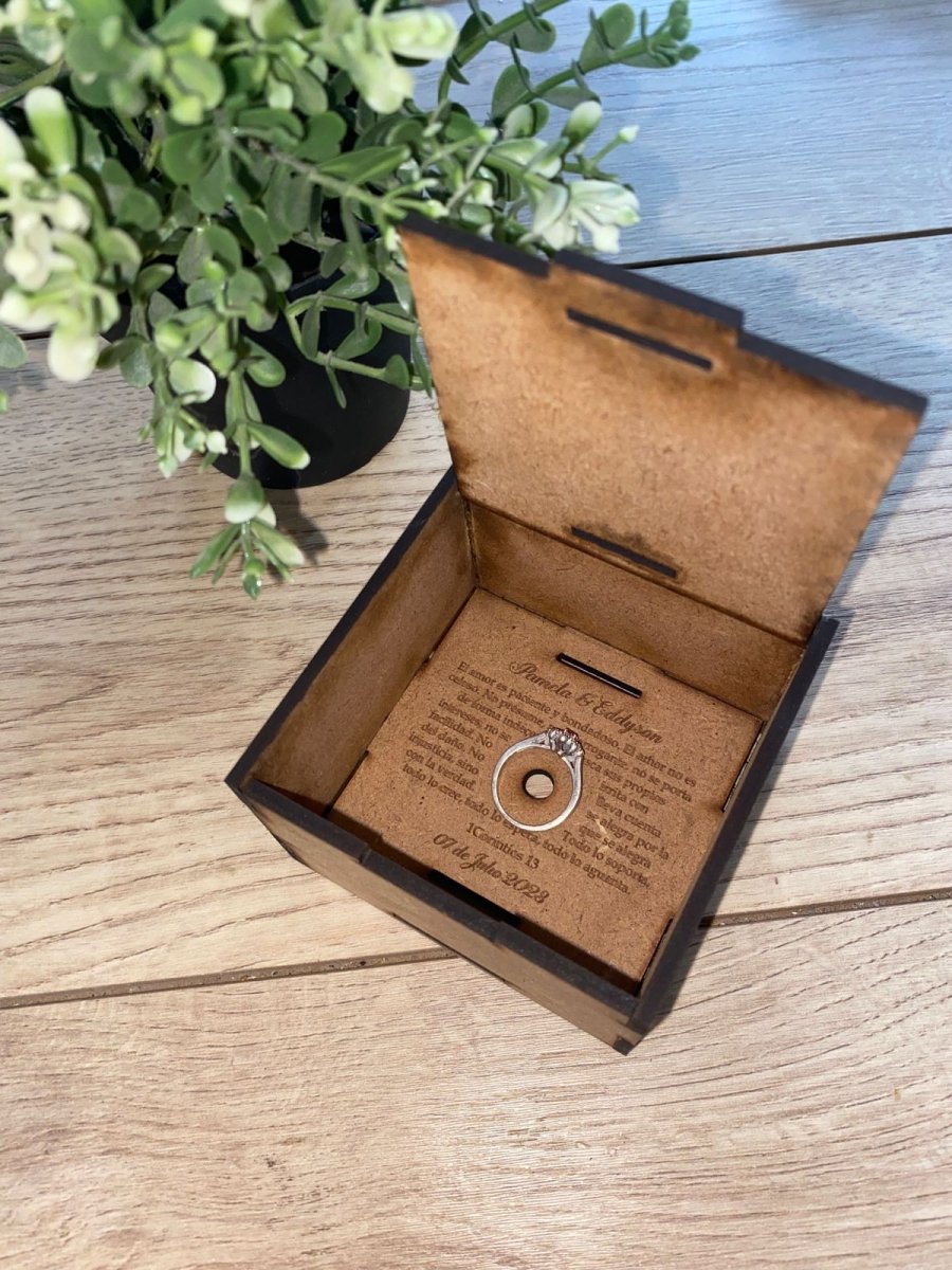 Caja con anillo para prpuesta de matrimonio personalizada de madera - Felt Craft RD