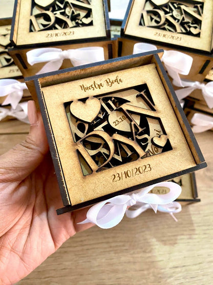 Caja con iniciales personalizada para bodas de madera - Felt Craft RD