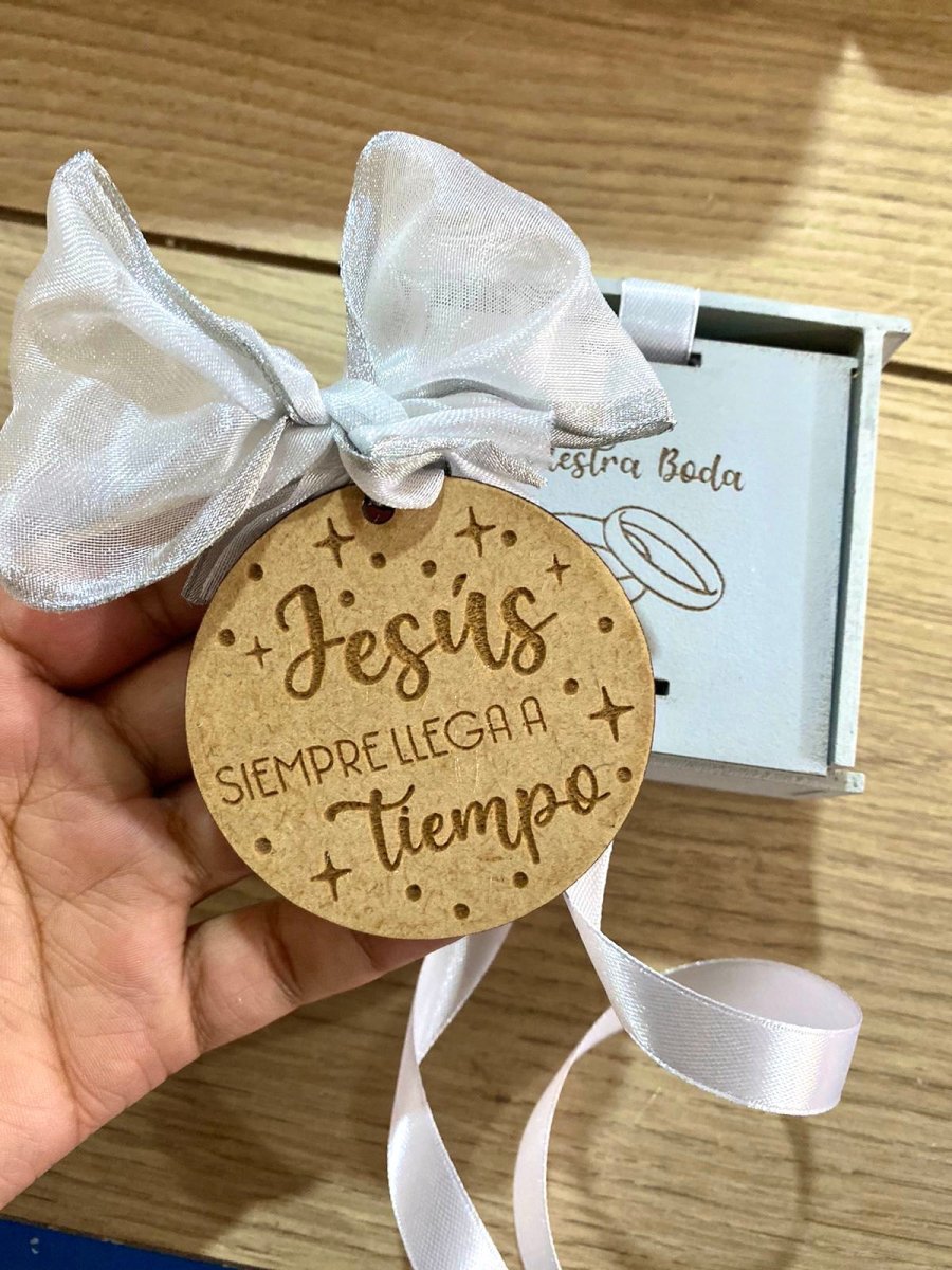 Caja con llavero personalizada para bodas de madera con lazo - Felt Craft RD