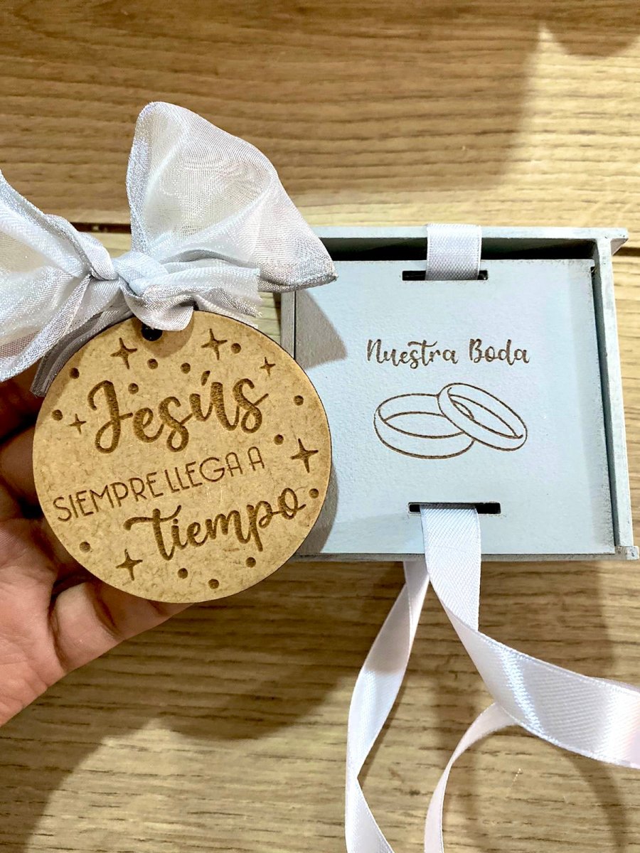 Caja con llavero personalizada para bodas de madera con lazo - Felt Craft RD