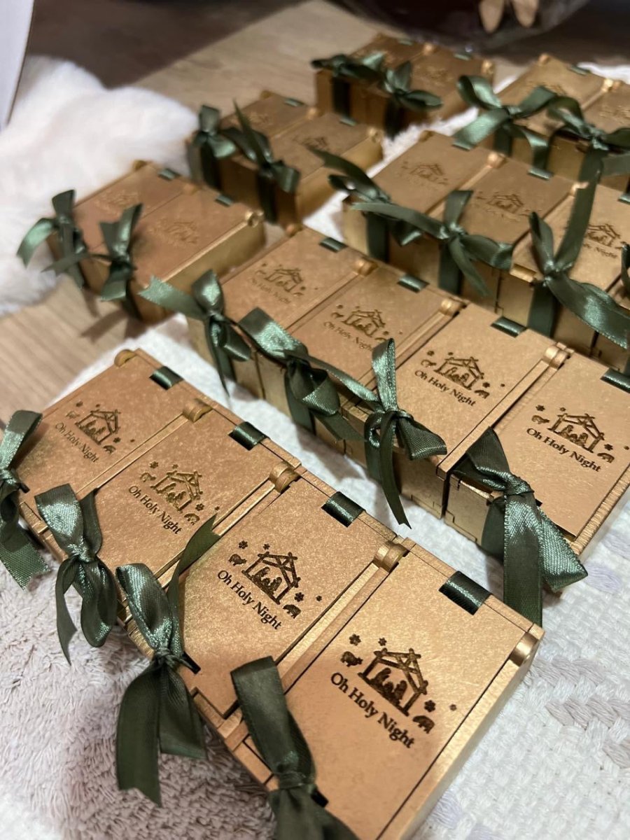 Caja de recuerdos personalizada con cinta – Feltcraft RD