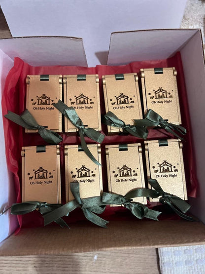 Caja personalizada de madera con lazo e iniciales – Feltcraft RD