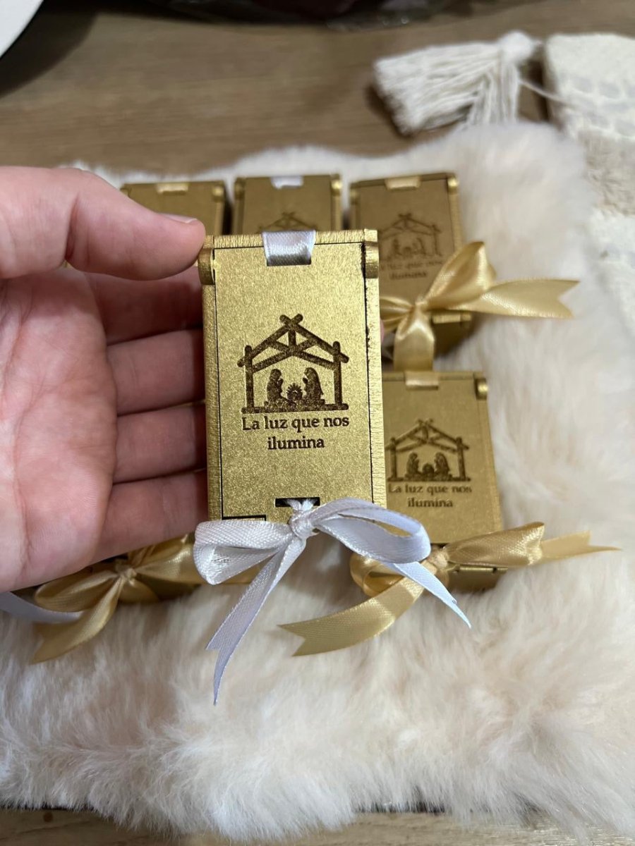 Caja de recuerdos personalizada hecha a mano – Feltcraft RD