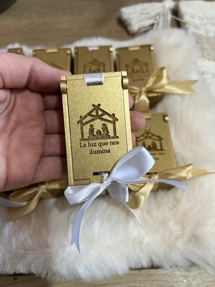 Caja decorativa con iniciales grabadas en láser – Feltcraft RD