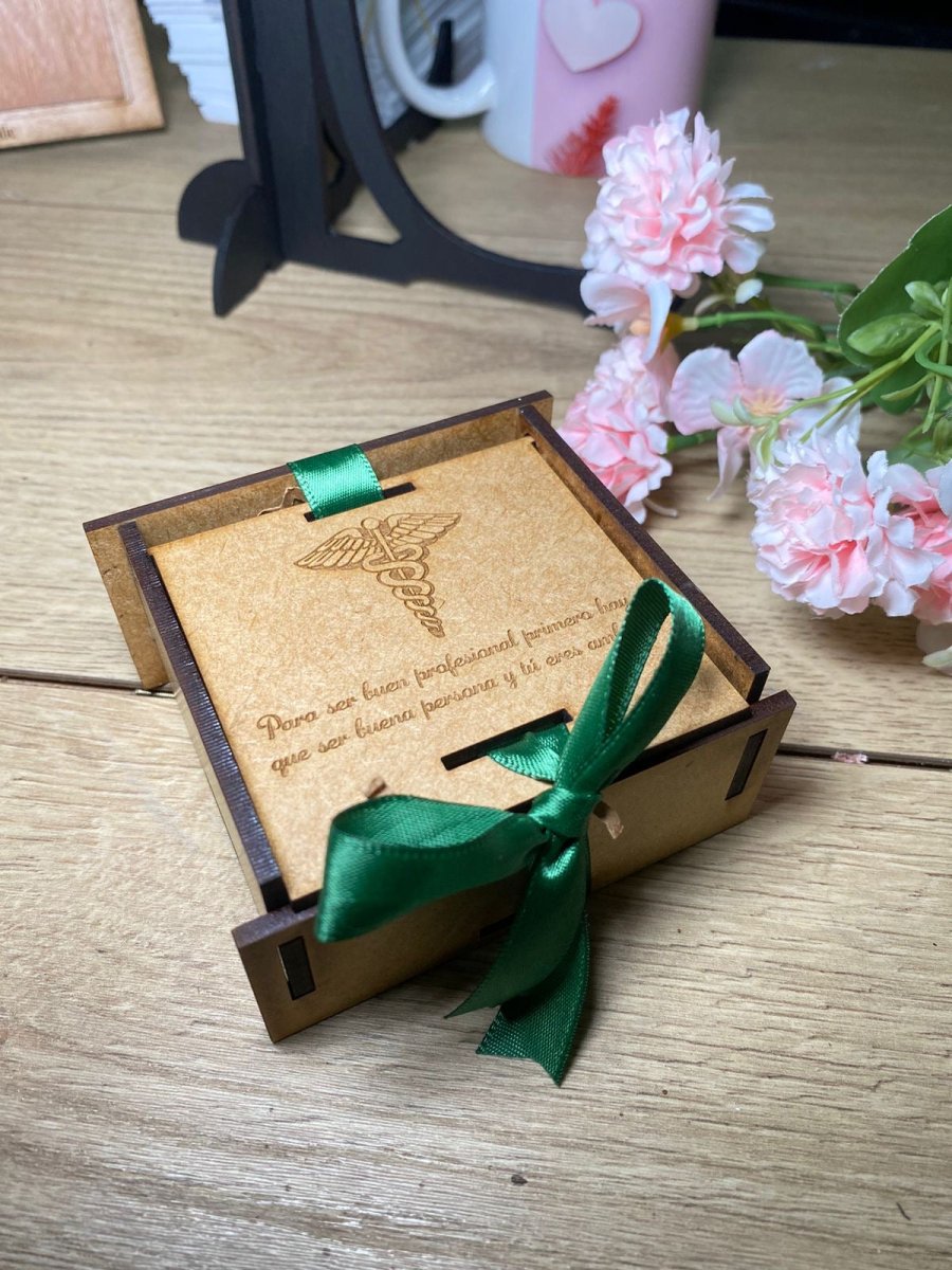 Caja de madera personalizada para regalo con lazo - Felt Craft RD