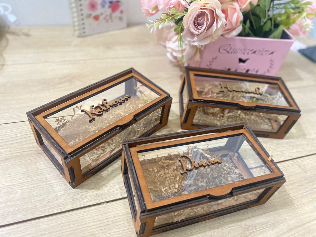 Caja de regalo de acrílico con madera personalizada en Santo Domingo - Felt Craft RD