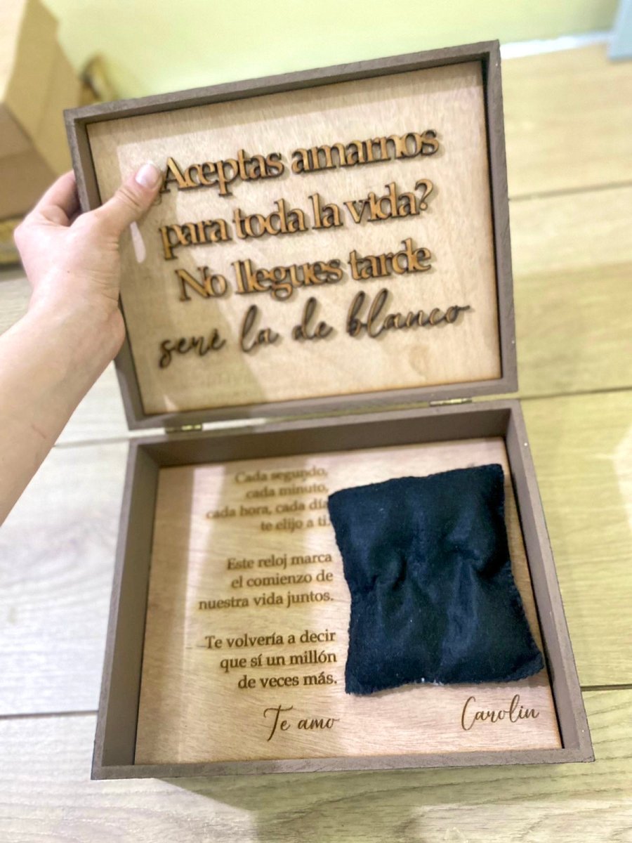 Caja para propuesta de matrimonio personalizada de madera - Felt Craft RD