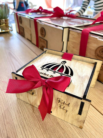 Caja personalizada de madera para regalo República Dominicana - Felt Craft RD