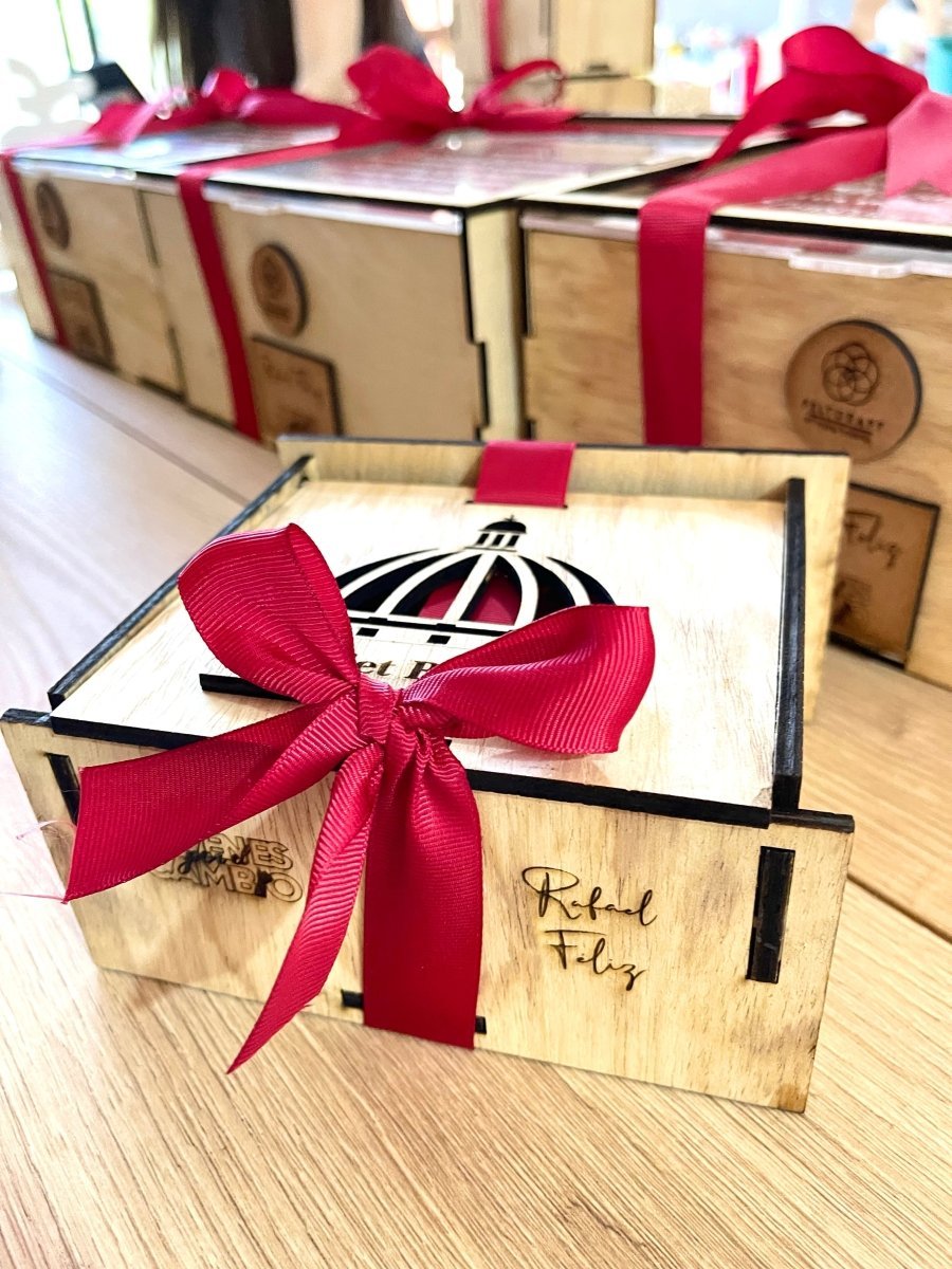 Caja personalizada de madera para regalo República Dominicana - Felt Craft RD