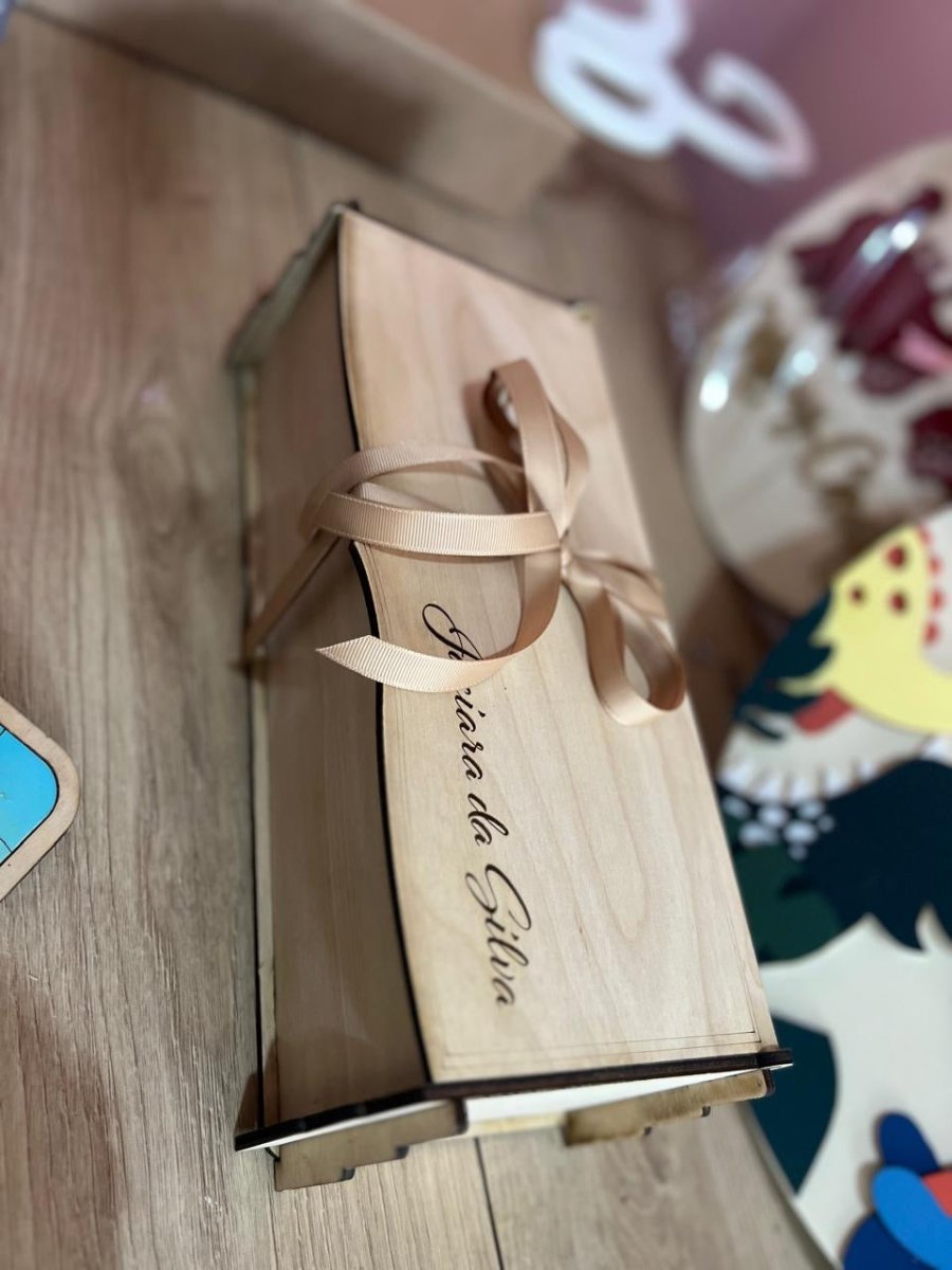 Caja de madera personalizada con logotipo grabado – Feltcraft RD