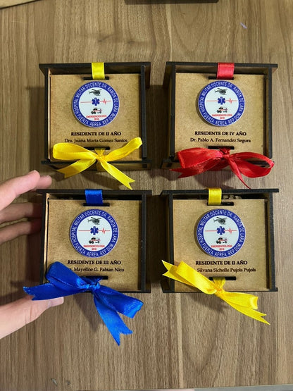 Caja souvenir residentes medicos personalizada - Felt Craft RD