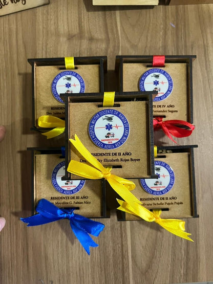 Caja souvenir residentes medicos personalizada - Felt Craft RD