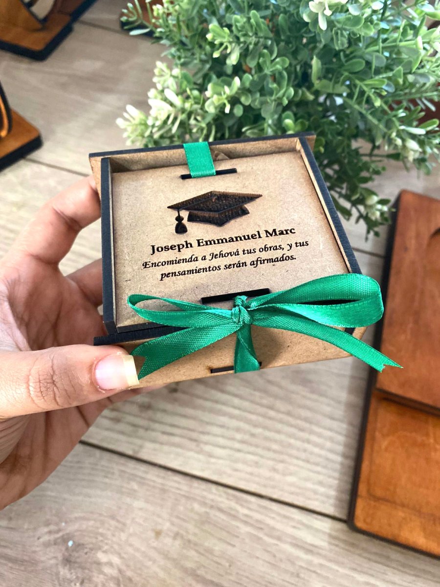 Cajita para regalo de graduación personalizada de madera - Felt Craft RD