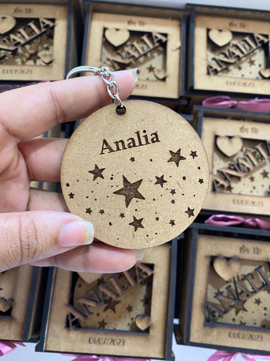 Cajitas con nombre y lazo personalizadas en madera Santo Domingo - Felt Craft RD