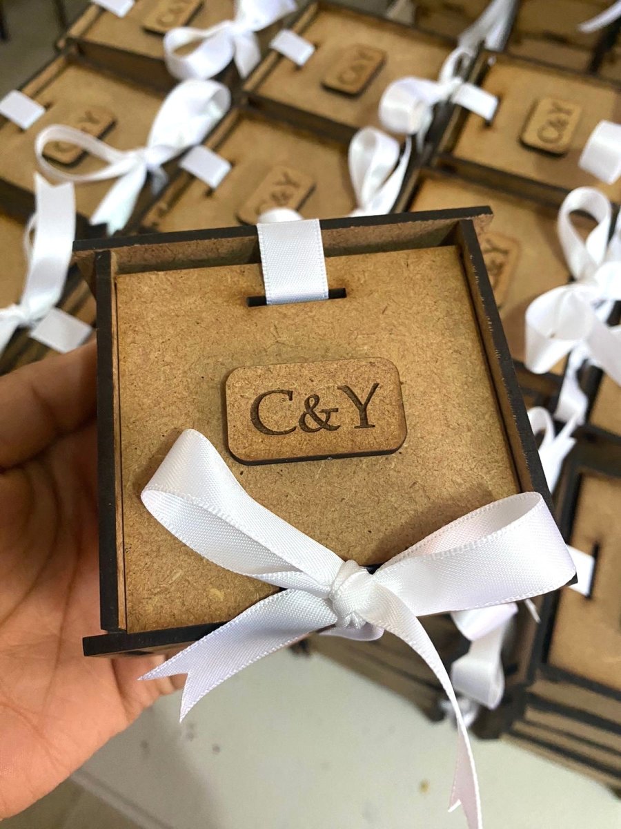 Cajitas para boda personalizadas de madera con lazo blanco - Felt Craft RD