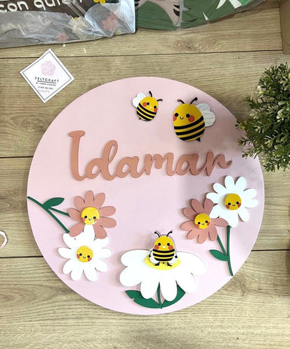 Decoración infantil de abejitas en colgante personalizado