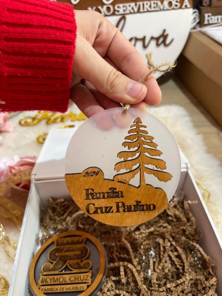 Decoración artesanal navideña en fieltro blanco – Feltcraft RD