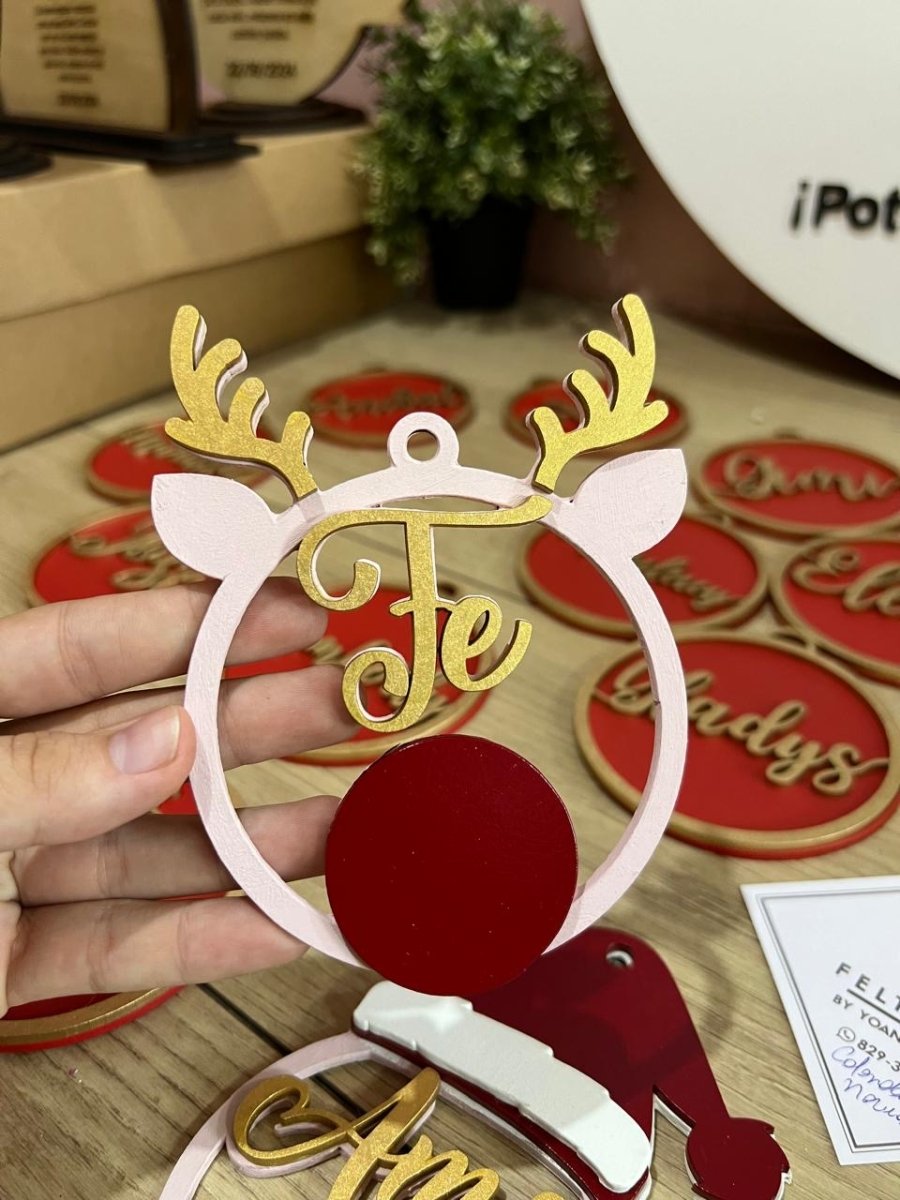 Copos navideños personalizados en colores blanco y dorado – Feltcraft RD