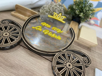 Decoración de cumpleaños personalizada de madera y acrílico en forma de carruaje - Felt Craft RD