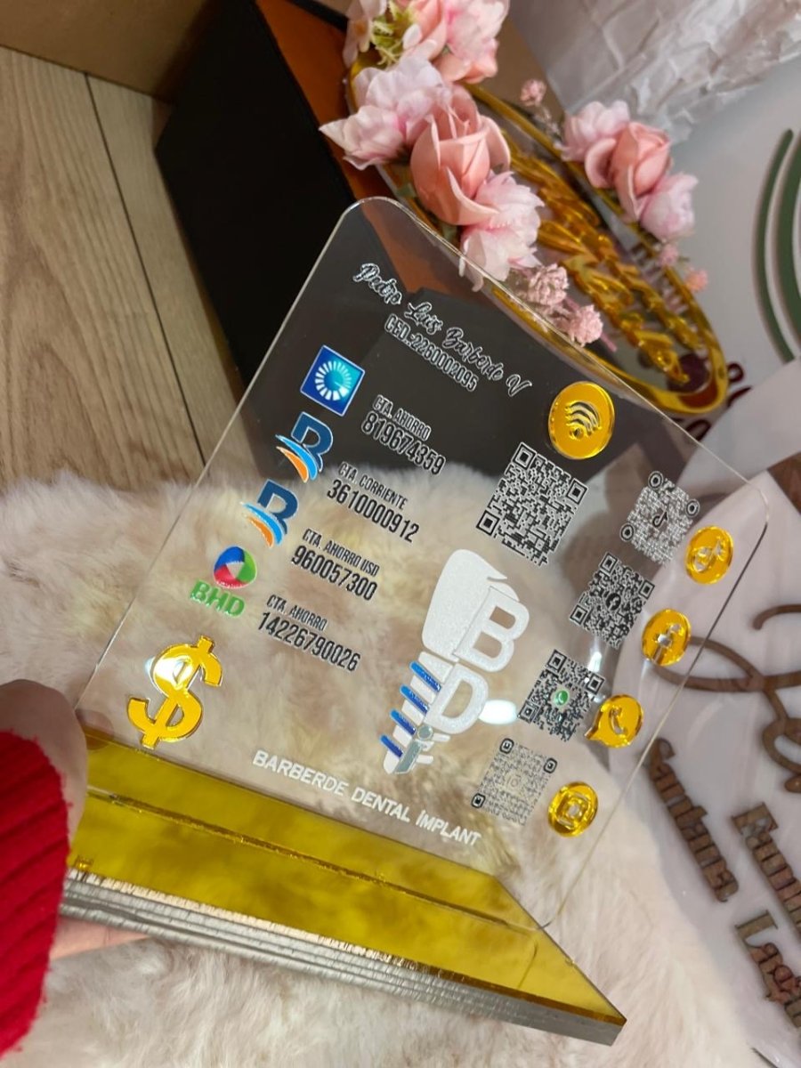 Hablador promocional personalizado en madera y acrílico – Feltcraft RD