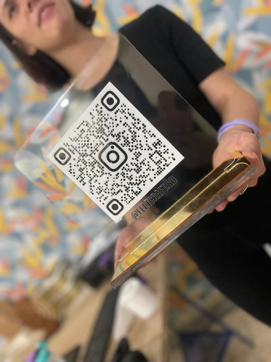 Hablador publicitario con código QR grabado – Feltcraft RD