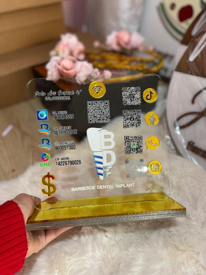 Hablador con código QR personalizado en acrílico – Feltcraft RD