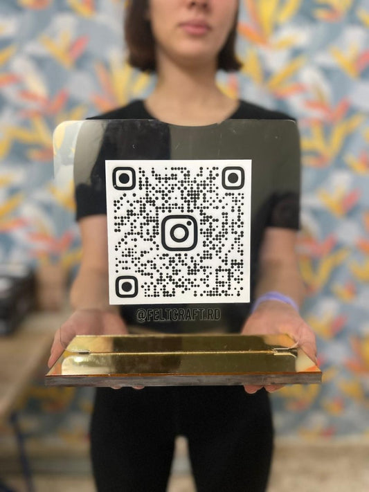 Hablador con código QR personalizado en acrílico – Feltcraft RD