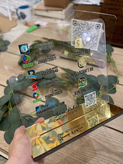 Display con QR para negocios y mostradores