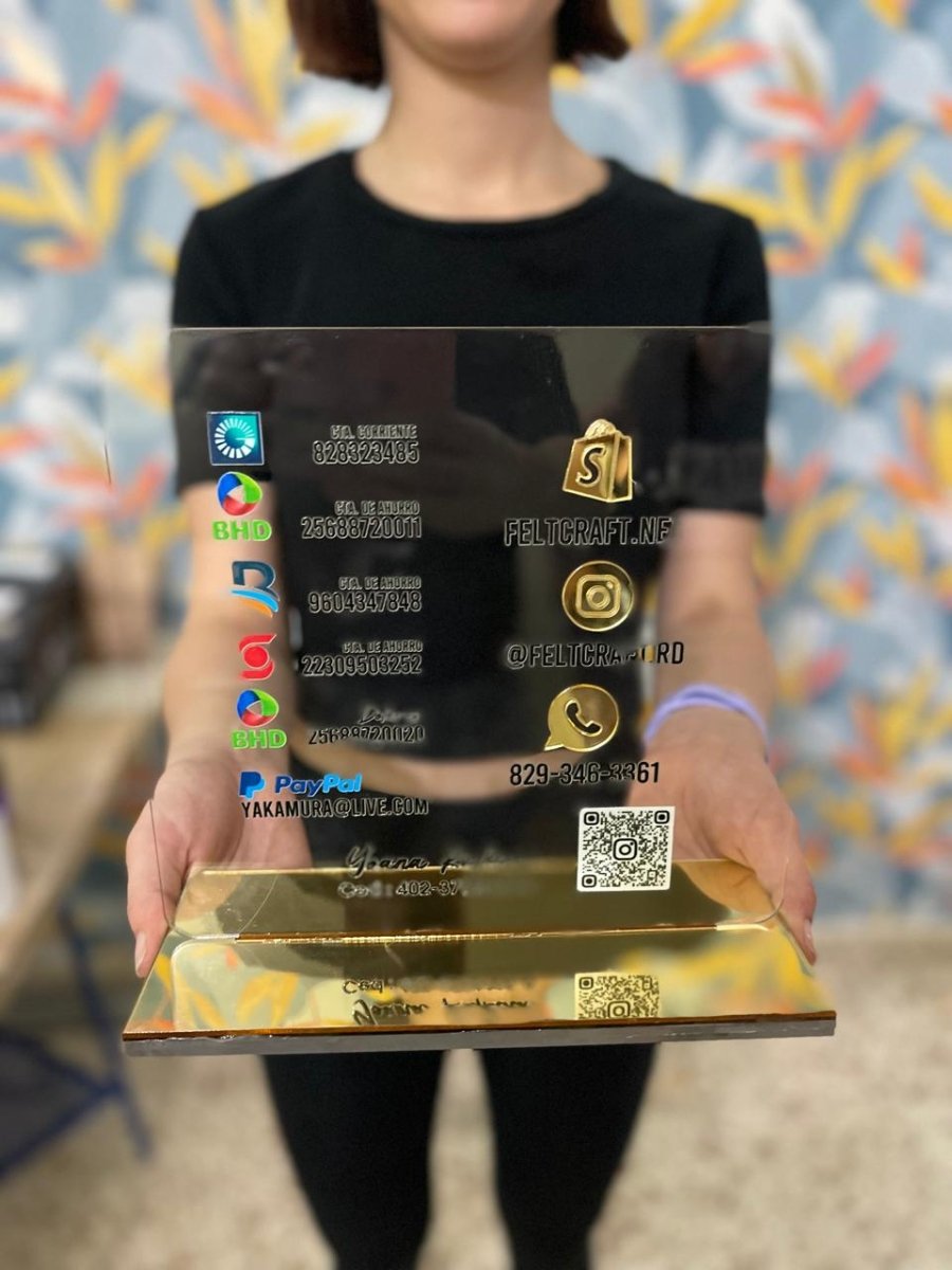 Hablador de acrílico y madera con código QR