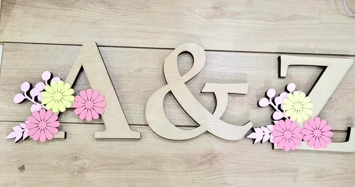 Iniciales personalizadas con flores para decoración de boda - Felt Craft RD