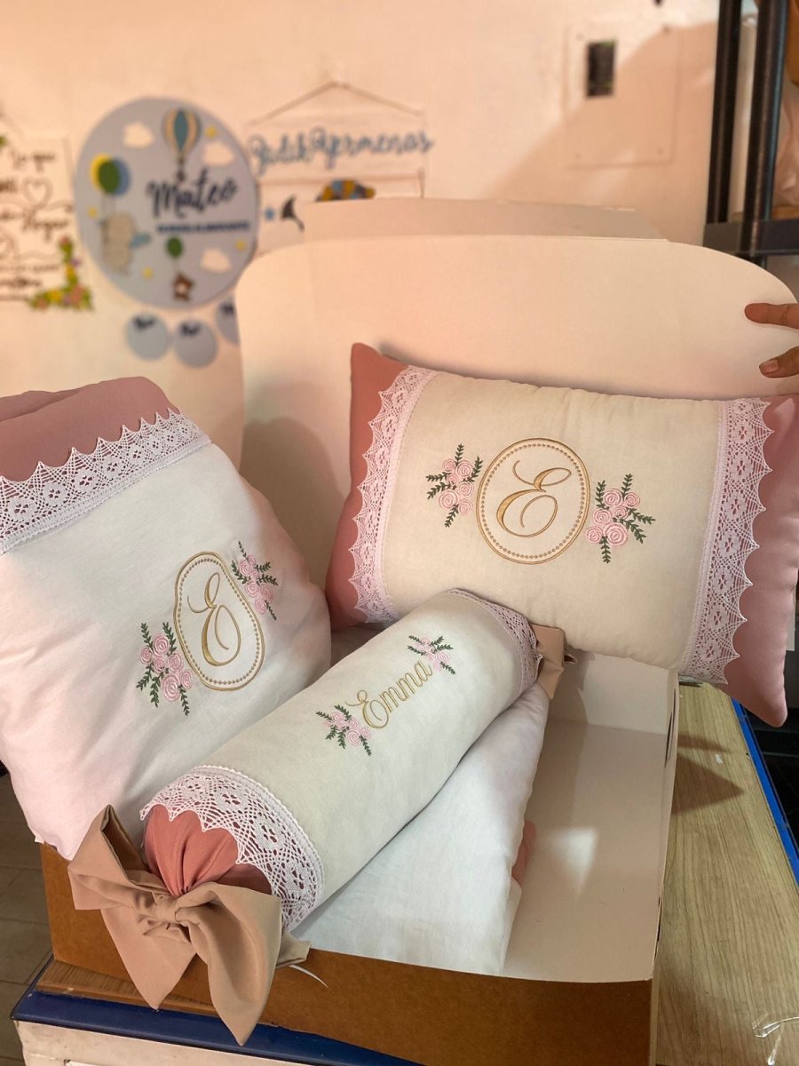 Juego de almohadas con bordado rosado para habitación de niña - Felt Craft RD