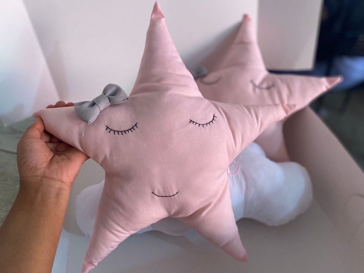 Juego de almohadas con forma de estrella y luna personalizadas para habitación de bebé - Felt Craft RD