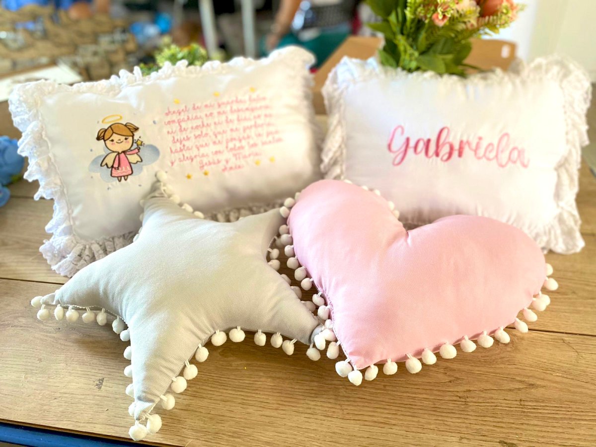 Juego de cojines con forma de corazón y estrella personalizados para regalo de bebé - Felt Craft RD