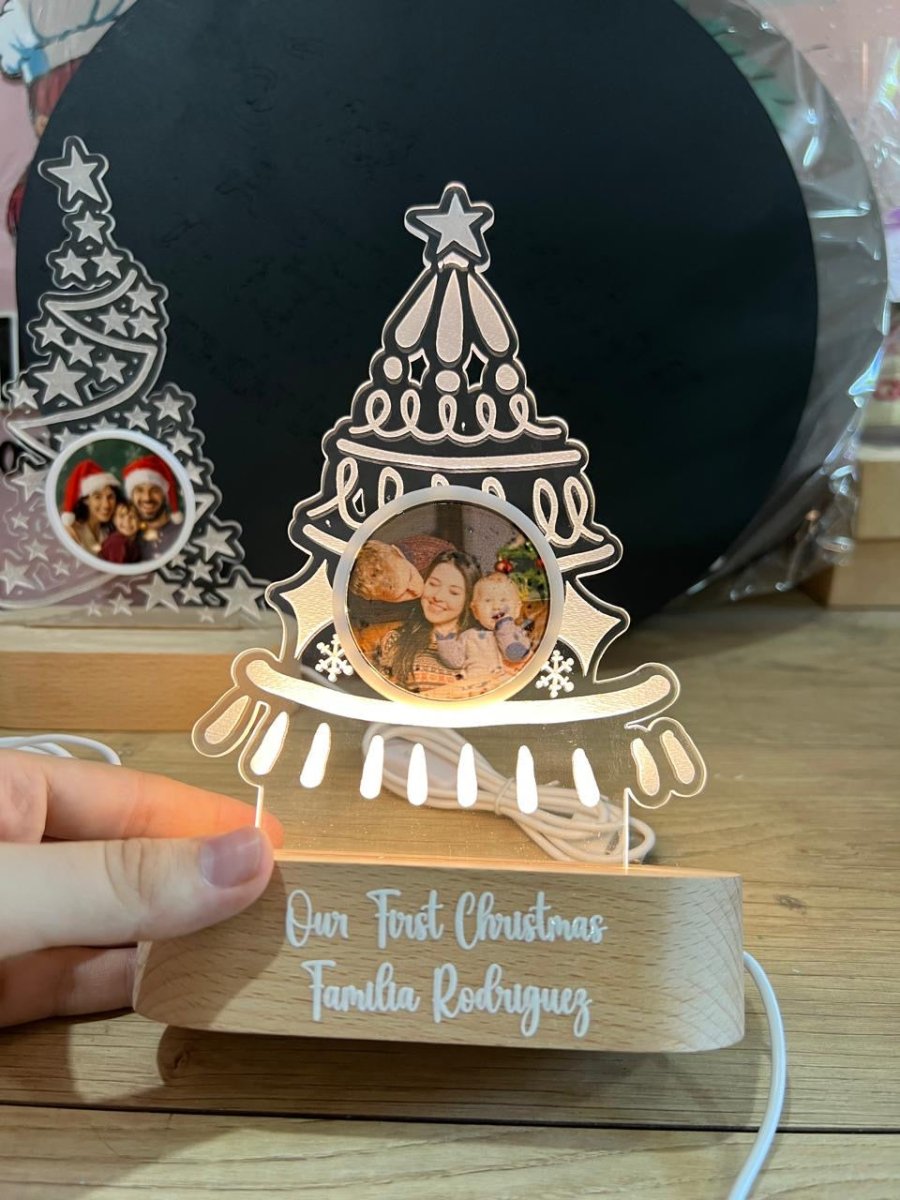 Lámpara LED artesanal con grabado personalizado en acrílico.