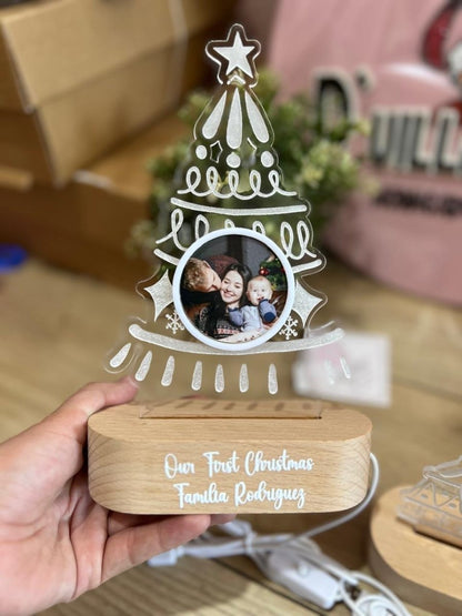 Lámpara LED personalizada en acrílico y madera con diseño iluminado.