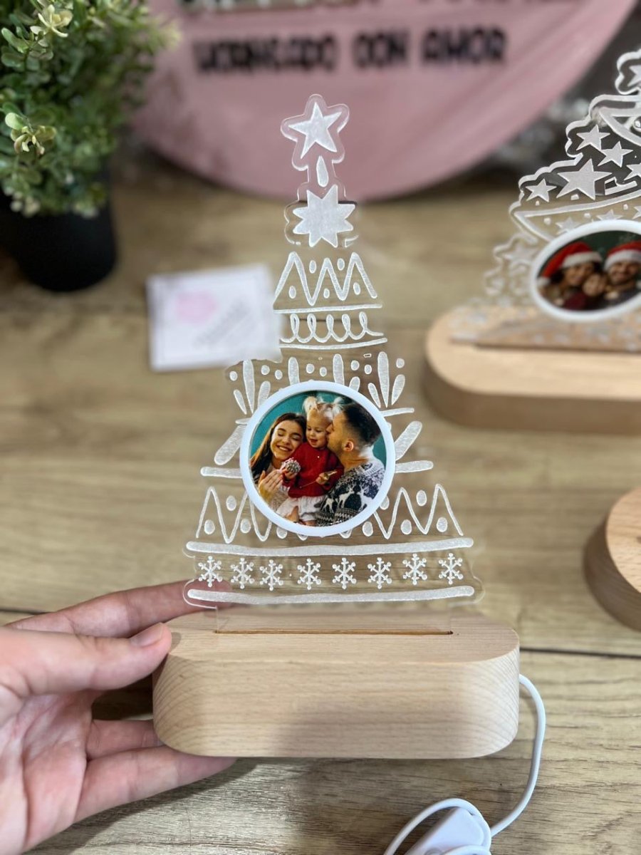 Luz nocturna personalizada para habitación de bebé con diseño infantil.