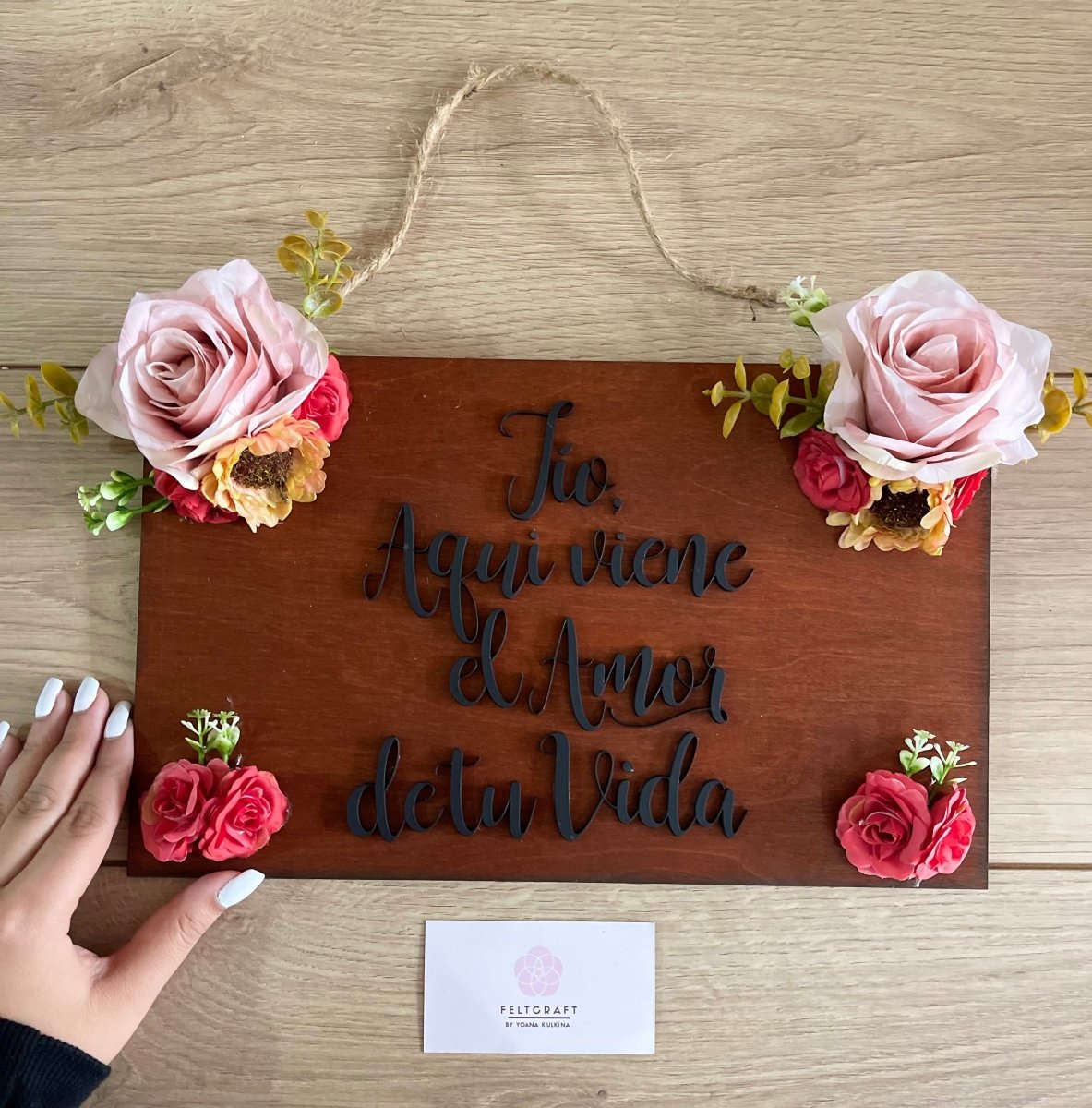 Letrero de madera con flores con mensaje personalizado - Felt Craft RD