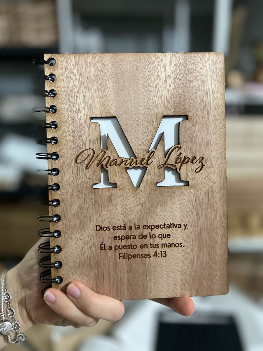 Libreta grabada y personalizada en madera - Felt Craft RD