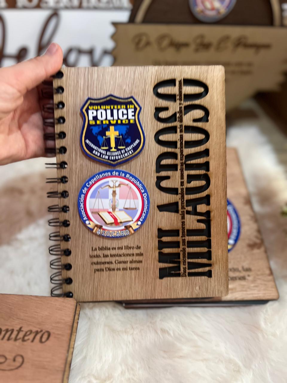 libretas personalizadas en madera