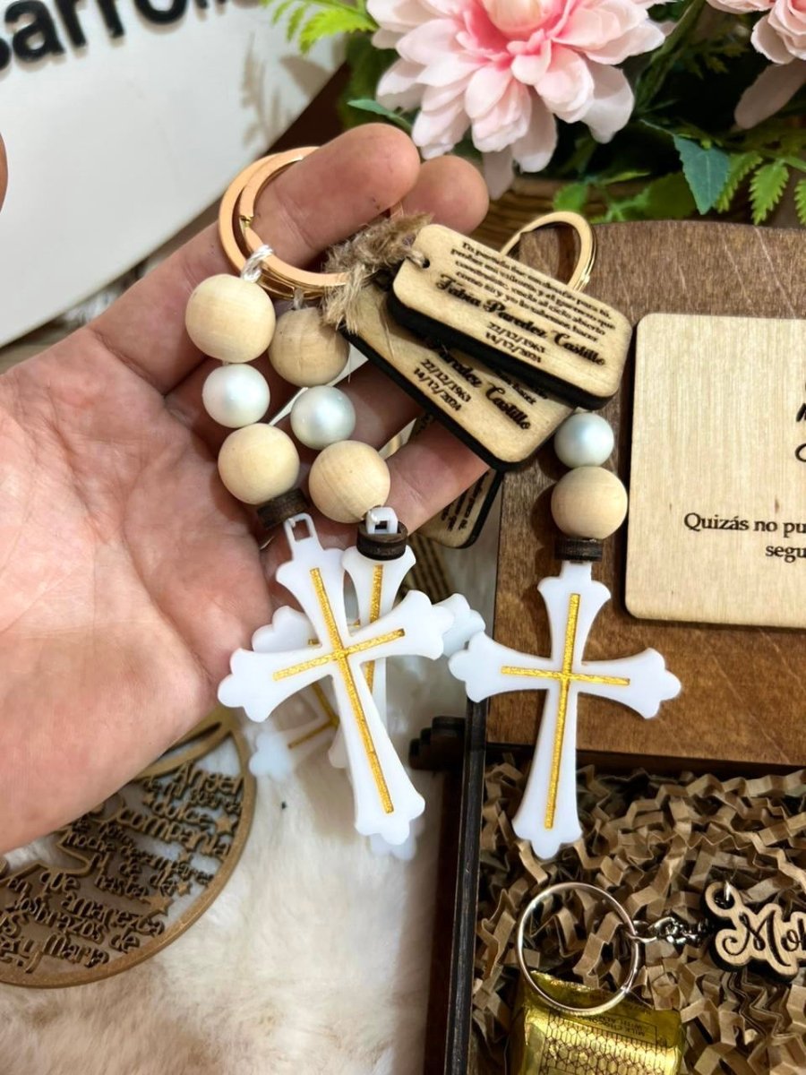Llavero religioso en madera personalizado para iglesias.