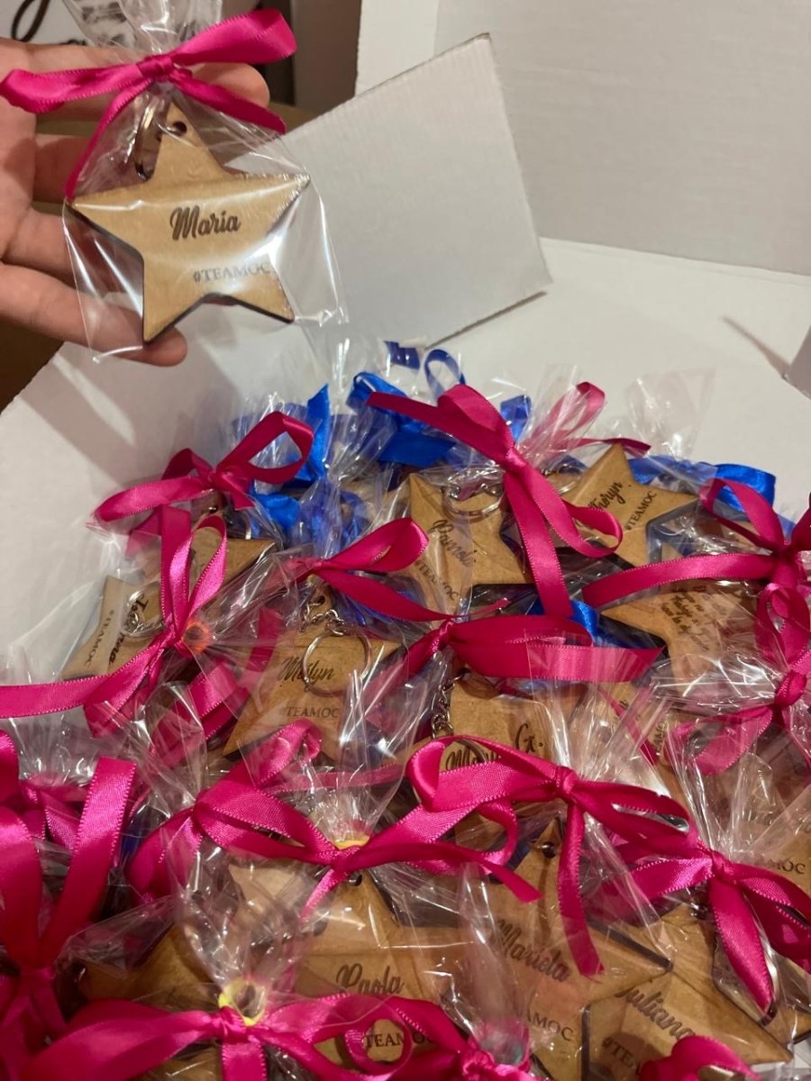 Llaveros estrella en madera grabados - Felt Craft RD