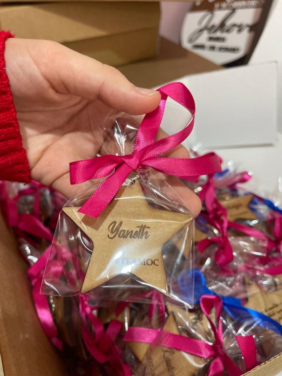 Llaveros estrella en madera grabados - Felt Craft RD