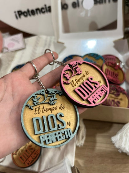 Llaveros coloridos personalizados con diseño artesanal