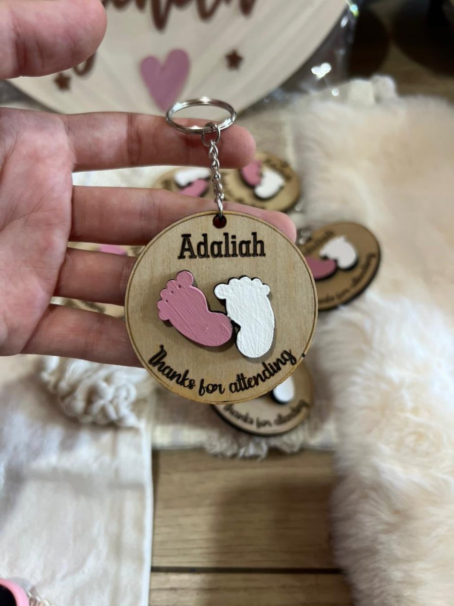 Llavero personalizado colorido pintado a mano en madera