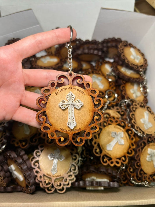 Llaveros personalizados en madera con forma de cruz - Felt Craft RD