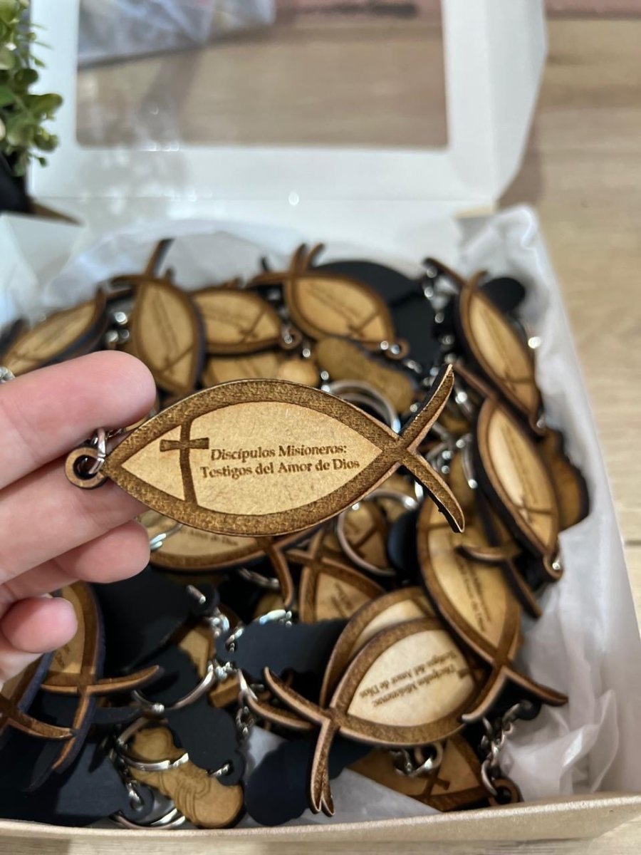 Llavero de madera con diseño grabado personalizado